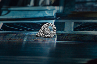 ҫ  18K  ʯ׹